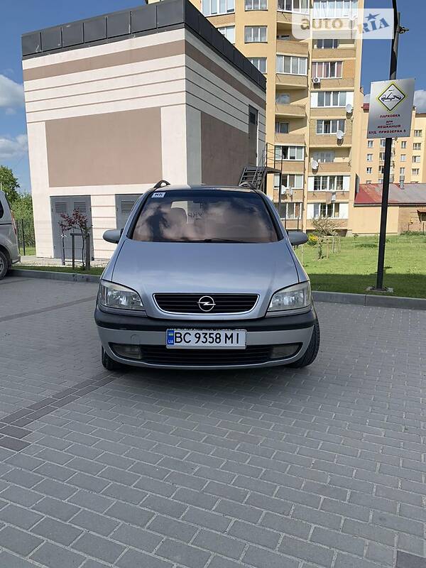 Седан Opel Zafira 2000 в Новояворовске