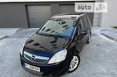 Минивэн Opel Zafira 2009 в 