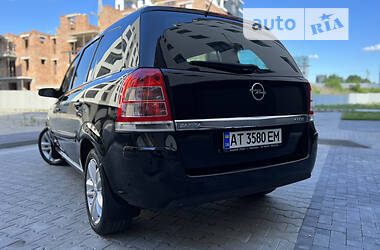 Минивэн Opel Zafira 2009 в 