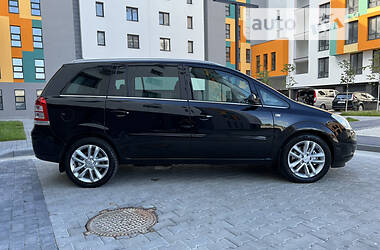 Минивэн Opel Zafira 2009 в 