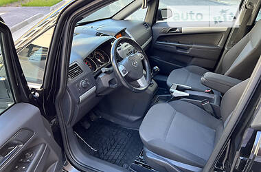 Минивэн Opel Zafira 2009 в 