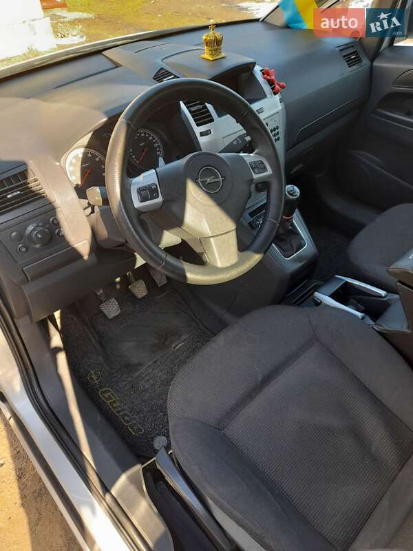 Минивэн Opel Zafira 2009 в Сарнах