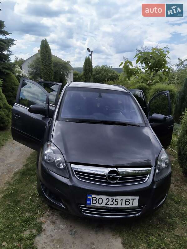 Opel Zafira 2011