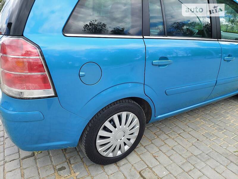 Минивэн Opel Zafira 2005 в Могилев-Подольске