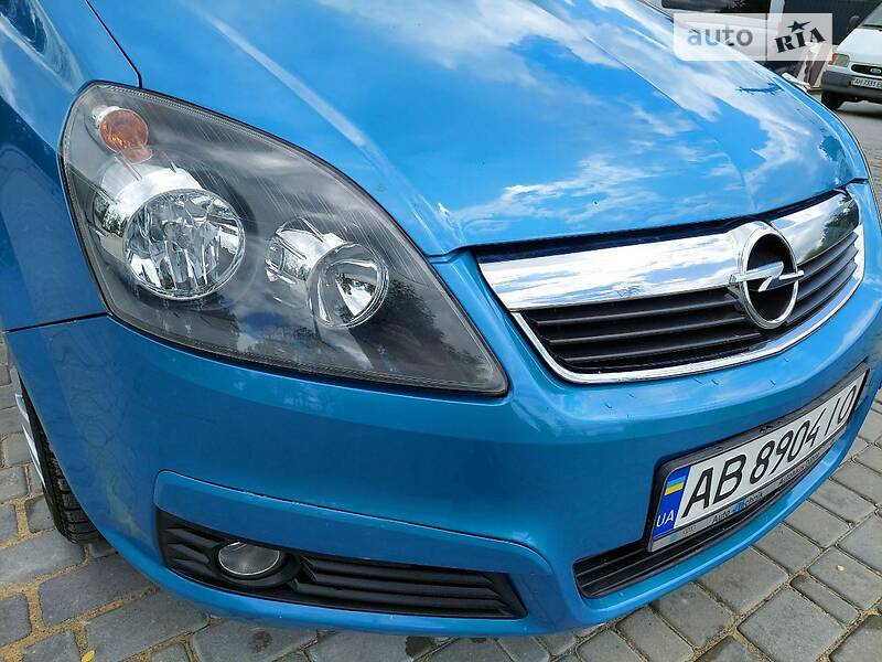 Минивэн Opel Zafira 2005 в Могилев-Подольске