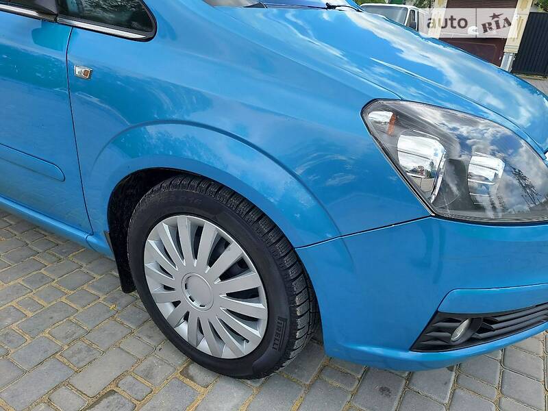 Минивэн Opel Zafira 2005 в Могилев-Подольске