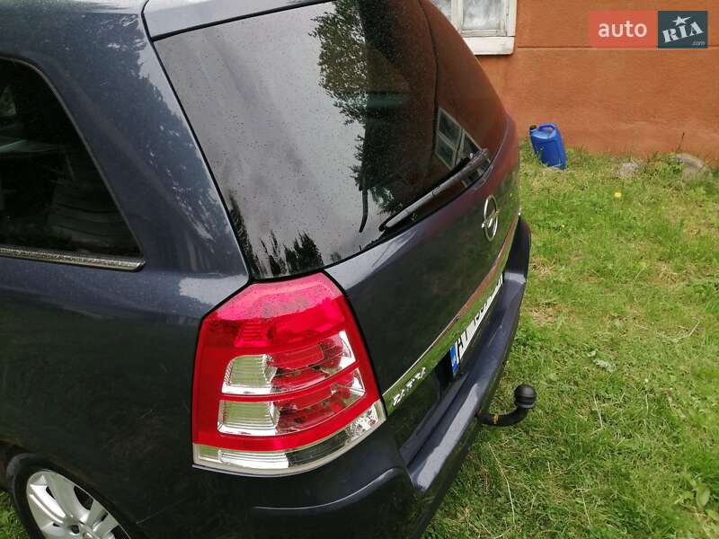 Минивэн Opel Zafira 2009 в Ивано-Франковске