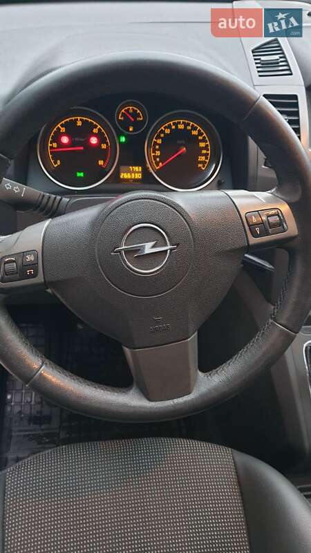 Мінівен Opel Zafira 2005 в Надвірній