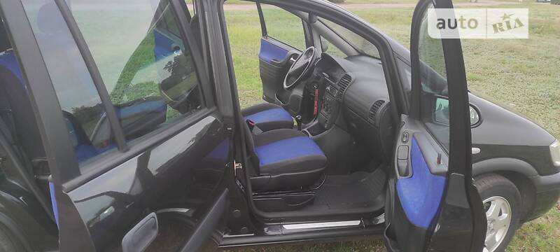 Мінівен Opel Zafira 2001 в Кам'янському