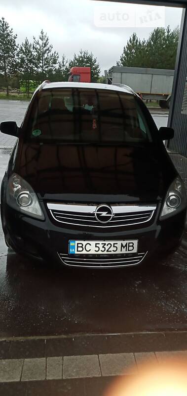 Минивэн Opel Zafira 2010 в 