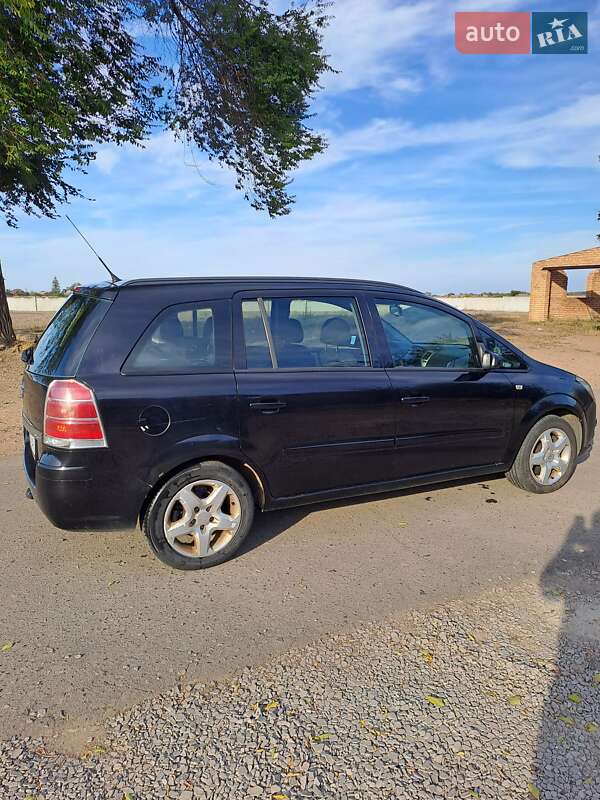 Минивэн Opel Zafira 2007 в Измаиле