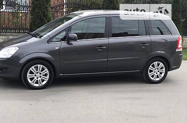Минивэн Opel Zafira 2011 в 