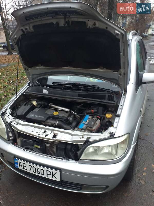 Минивэн Opel Zafira 2002 в Кривом Роге