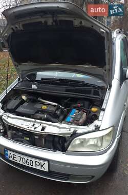 Минивэн Opel Zafira 2002 в 