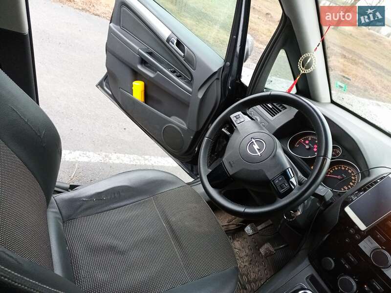 Минивэн Opel Zafira 2009 в Болграде