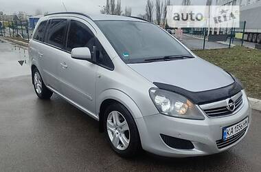 Минивэн Opel Zafira 2013 в Киеве
