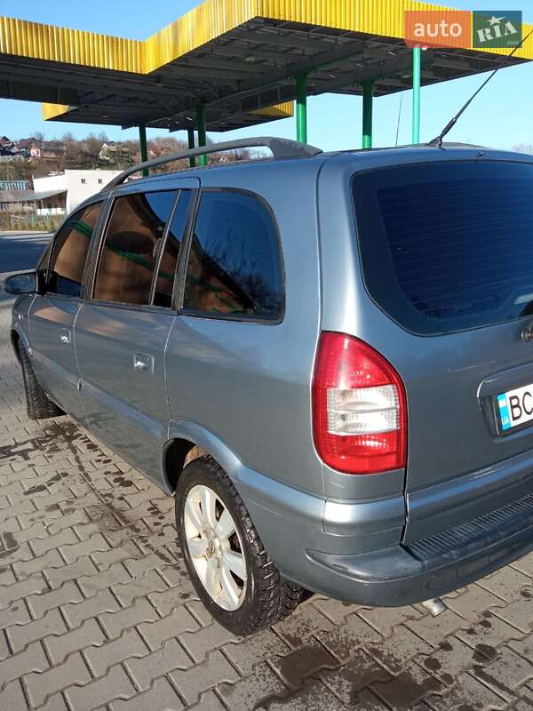 Минивэн Opel Zafira 2005 в Турке