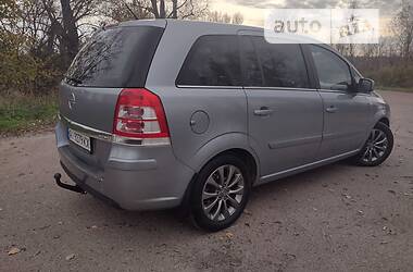 Минивэн Opel Zafira 2010 в Барышевке