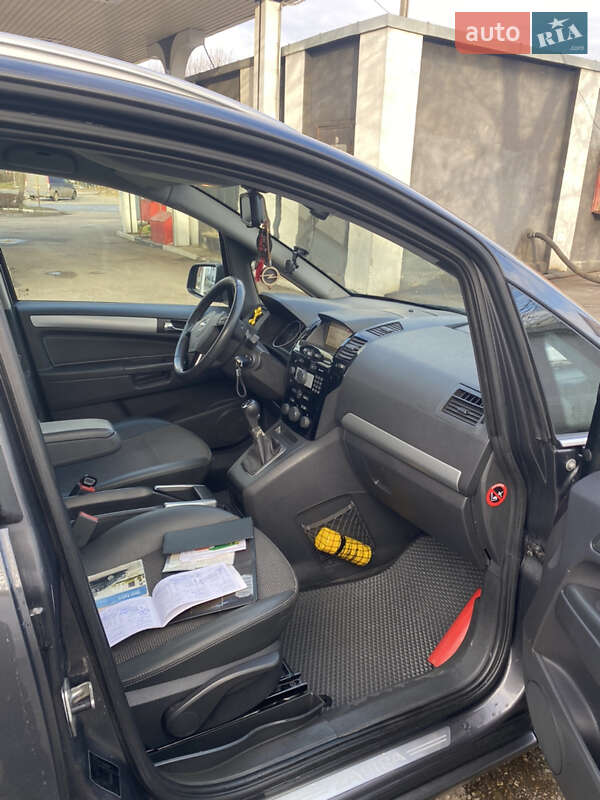 Минивэн Opel Zafira 2011 в Черновцах