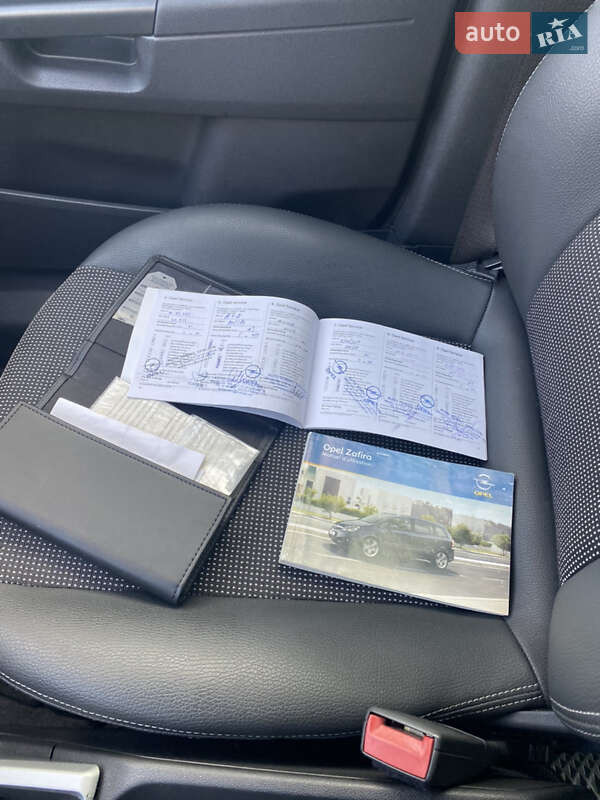 Минивэн Opel Zafira 2011 в Черновцах