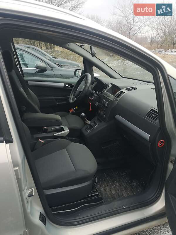 Минивэн Opel Zafira 2007 в Днепре