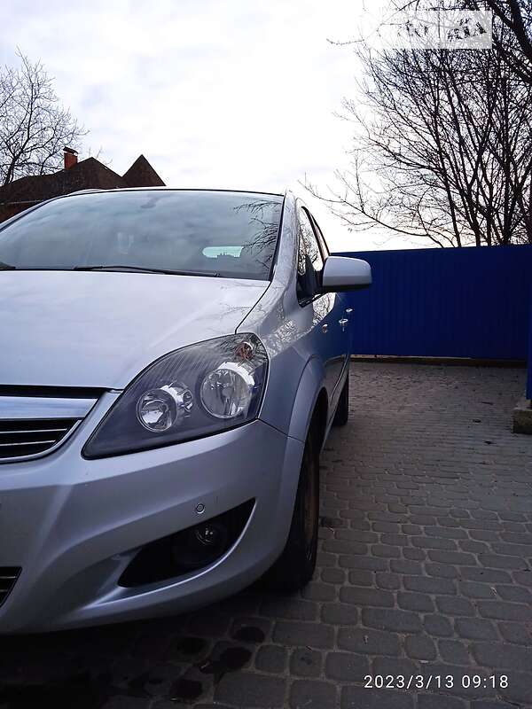 Минивэн Opel Zafira 2012 в Хмельницком