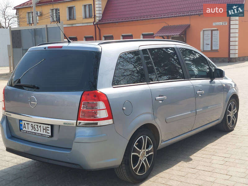 Минивэн Opel Zafira 2009 в Ивано-Франковске