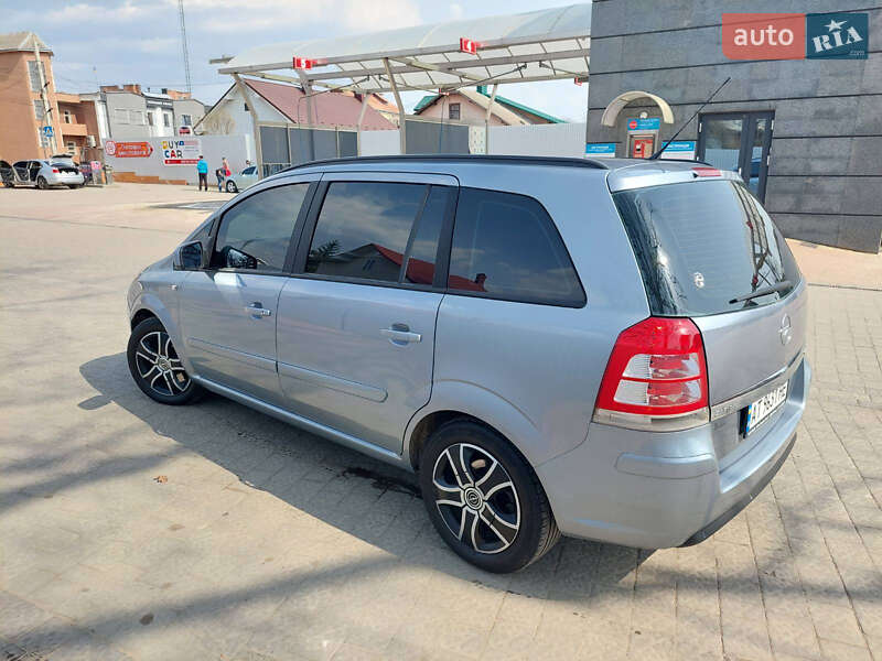 Минивэн Opel Zafira 2009 в Ивано-Франковске