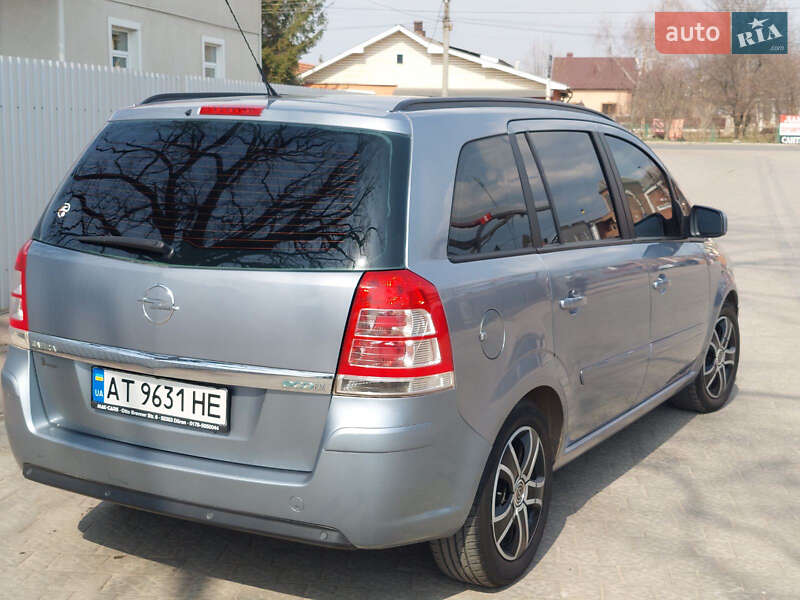 Минивэн Opel Zafira 2009 в Ивано-Франковске