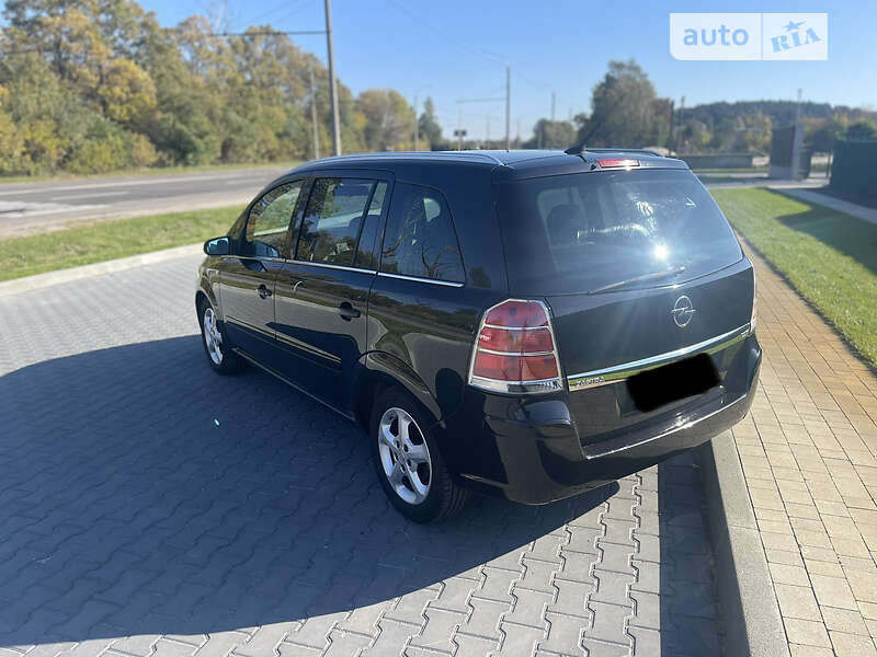 Минивэн Opel Zafira 2008 в Луцке