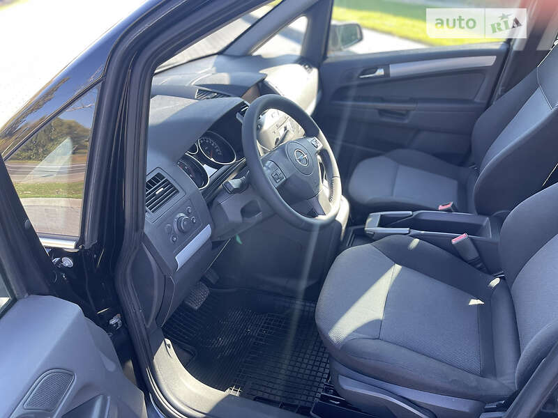 Минивэн Opel Zafira 2008 в Луцке