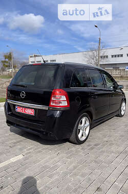 Минивэн Opel Zafira 2008 в 