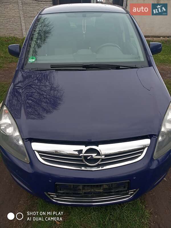 Мінівен Opel Zafira 2010 в Дніпрі
