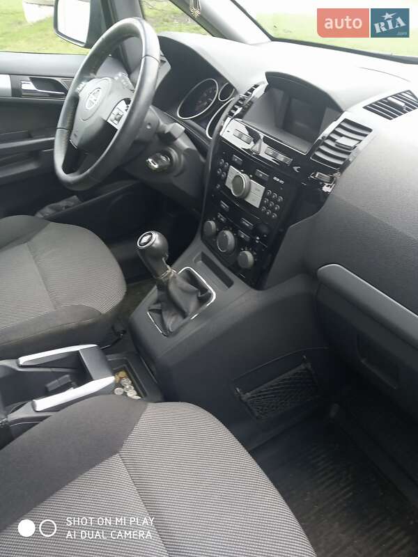 Мінівен Opel Zafira 2010 в Дніпрі