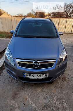 Минивэн Opel Zafira 2005 в Вольногорске