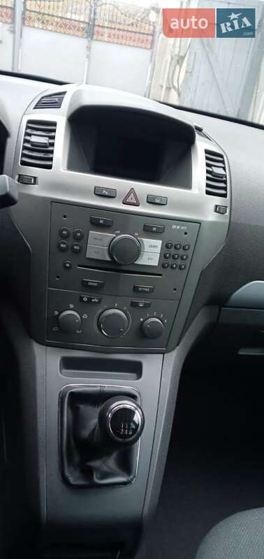 Минивэн Opel Zafira 2007 в Тарутине