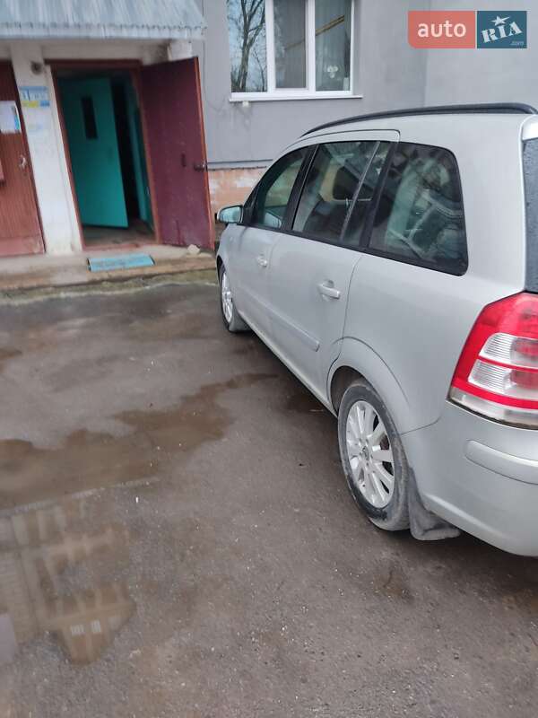Минивэн Opel Zafira 2009 в Староконстантинове