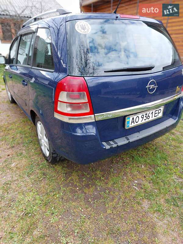 Минивэн Opel Zafira 2008 в 