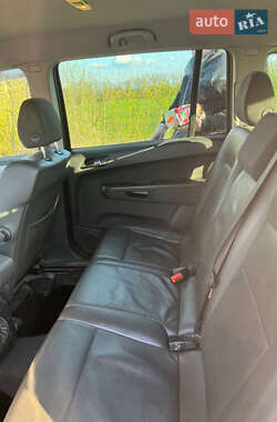 Минивэн Opel Zafira 2010 в 