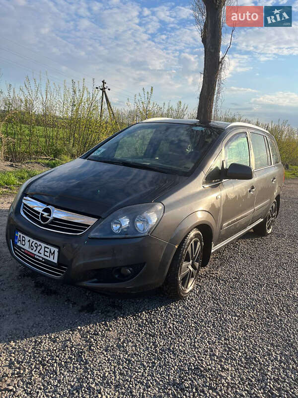 Минивэн Opel Zafira 2010 в Виннице