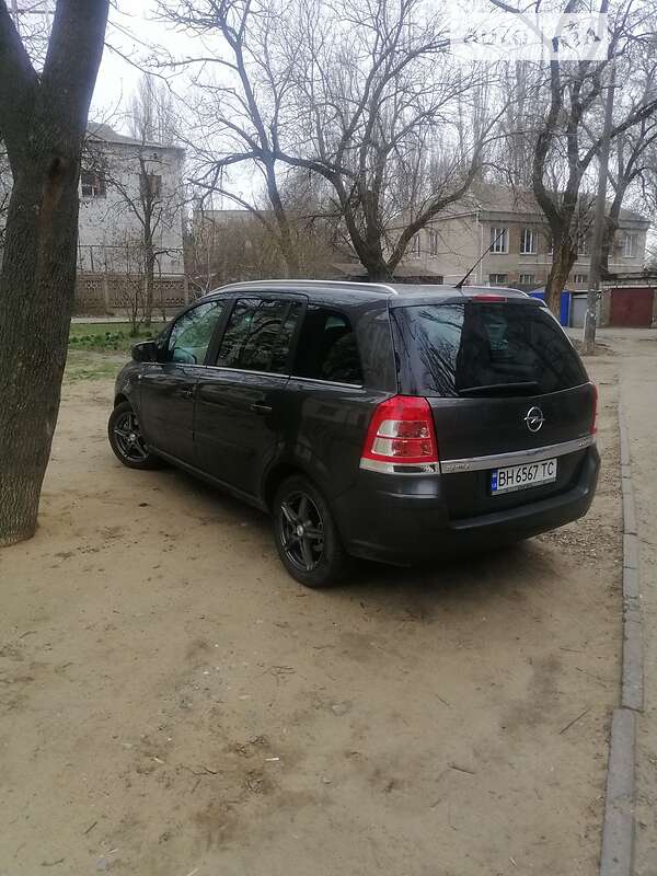 Минивэн Opel Zafira 2010 в Николаеве