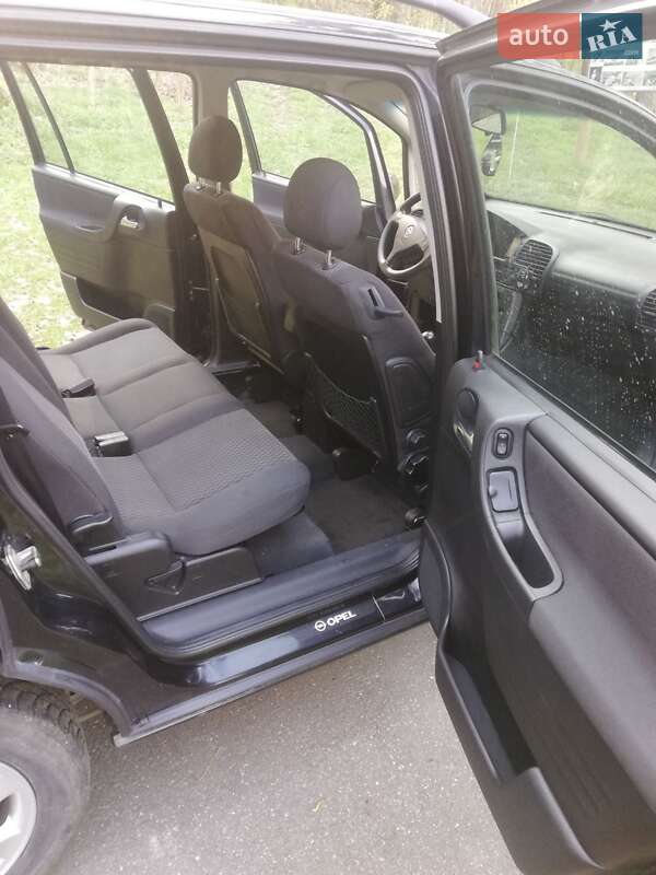 Мінівен Opel Zafira 2004 в Каневі