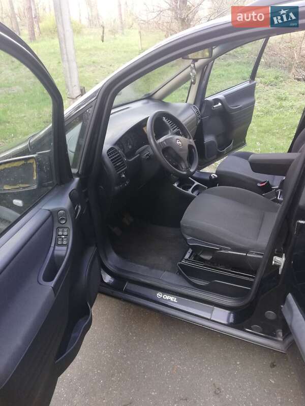 Мінівен Opel Zafira 2004 в Каневі