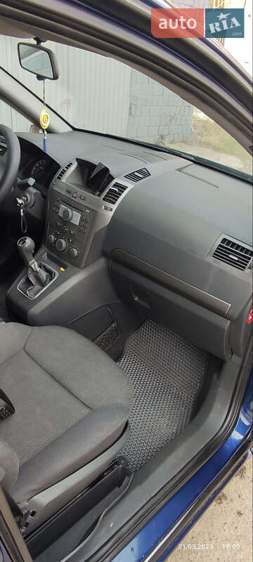 Минивэн Opel Zafira 2006 в Черновцах