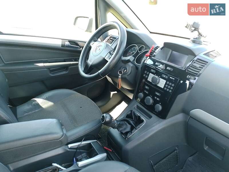 Мінівен Opel Zafira 2008 в Вараші