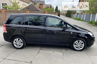 Минивэн Opel Zafira 2010 в 