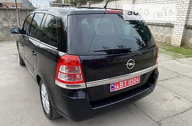 Минивэн Opel Zafira 2010 в 