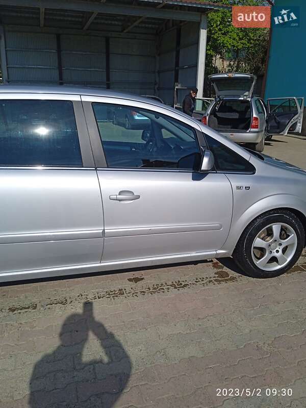 Мінівен Opel Zafira 2010 в Коломиї