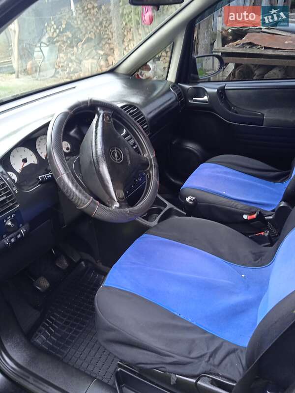Минивэн Opel Zafira 2001 в Львове