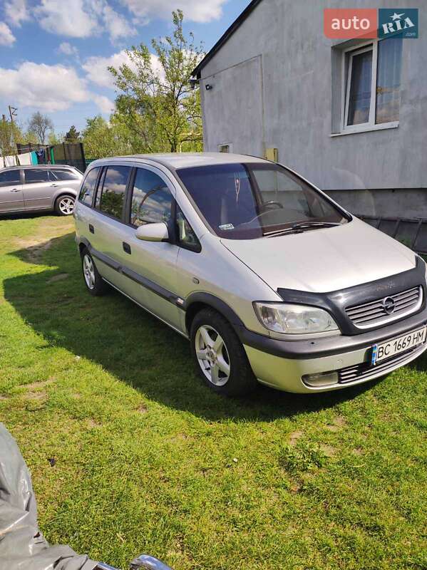 Минивэн Opel Zafira 2001 в Новояворовске
